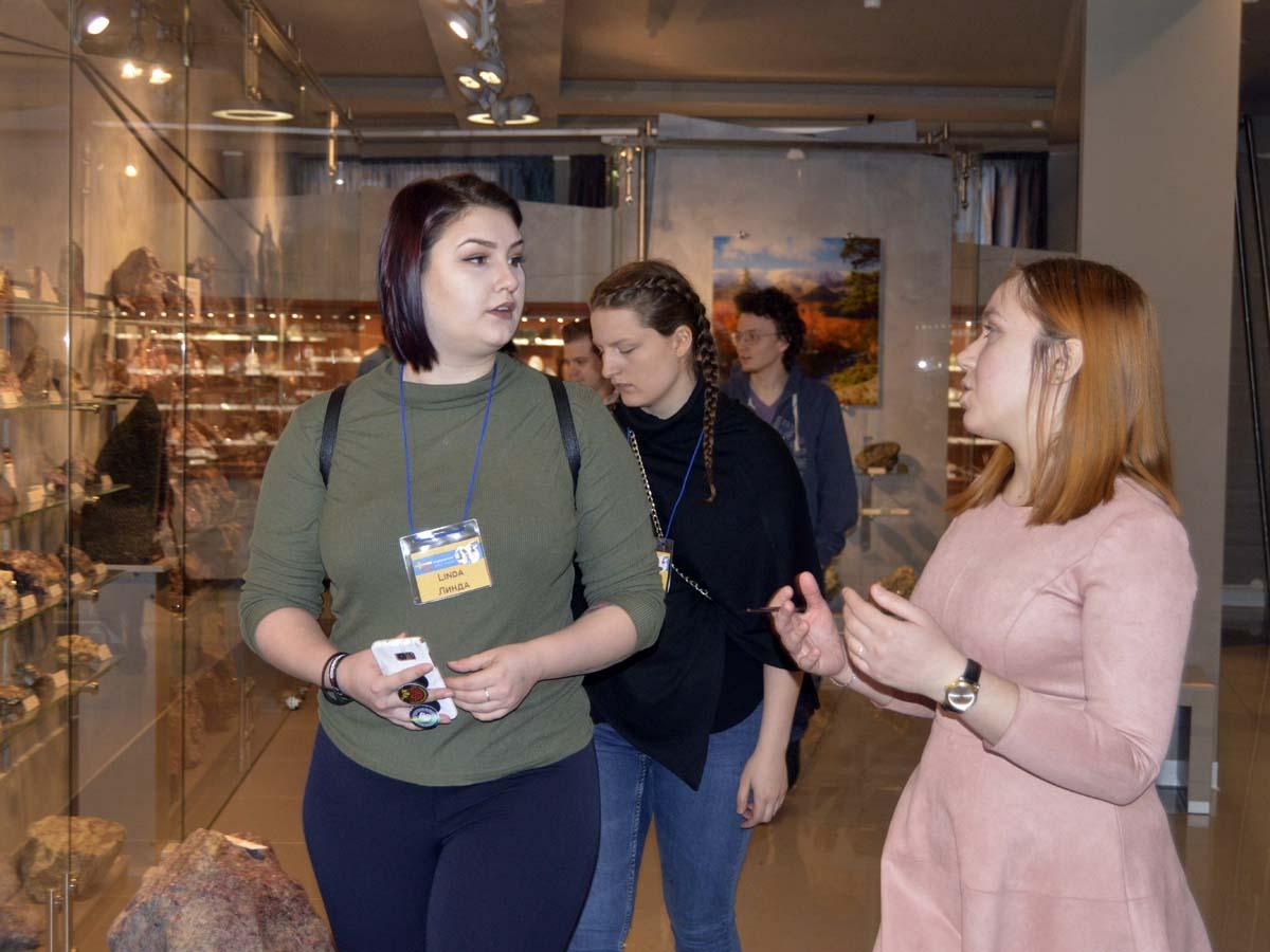 Сначала знакомство с природными богатствами края: на экскурсии по музейно-выставочному центру АО «Апатит». Сначала знакомство с природными богатствами края: на экскурсии по музейно-выставочному центру АО «Апатит».