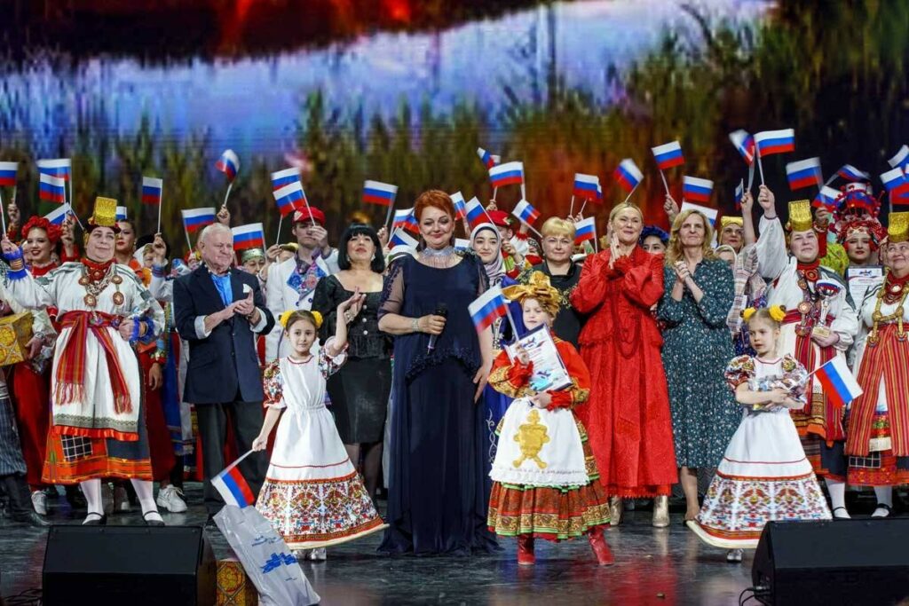 До 20 сент 2022 Соотечественники приглашаются принять участие в конкурсе костюмов народов России